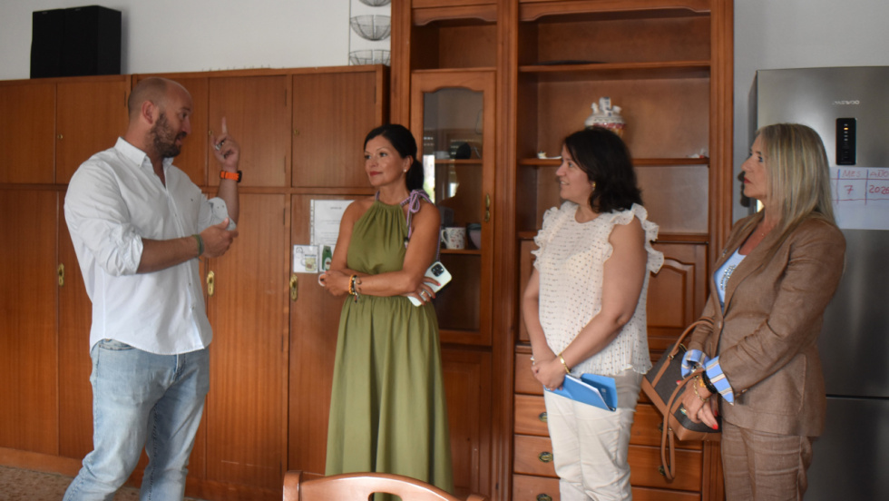 La alcaldesa de Mos conoce en EVD Galicia un modelo pionero de vida independiente para personas con discapacidad