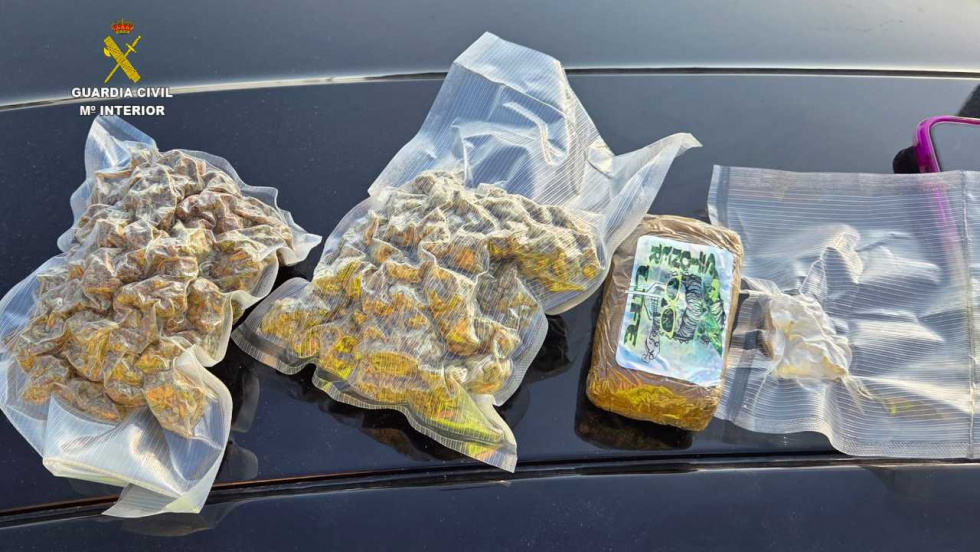 La Guardia Civil detiene a un varón por tráfico de drogas en Sanxenxo