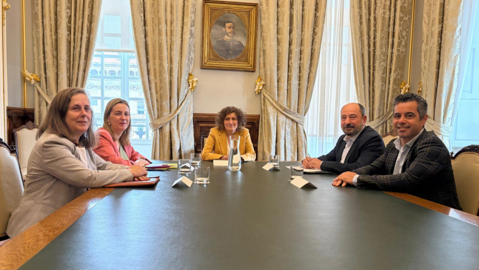 Xunta y Concello de Santiago se reúnen para coordinar la celebración del Xacobeo 2027