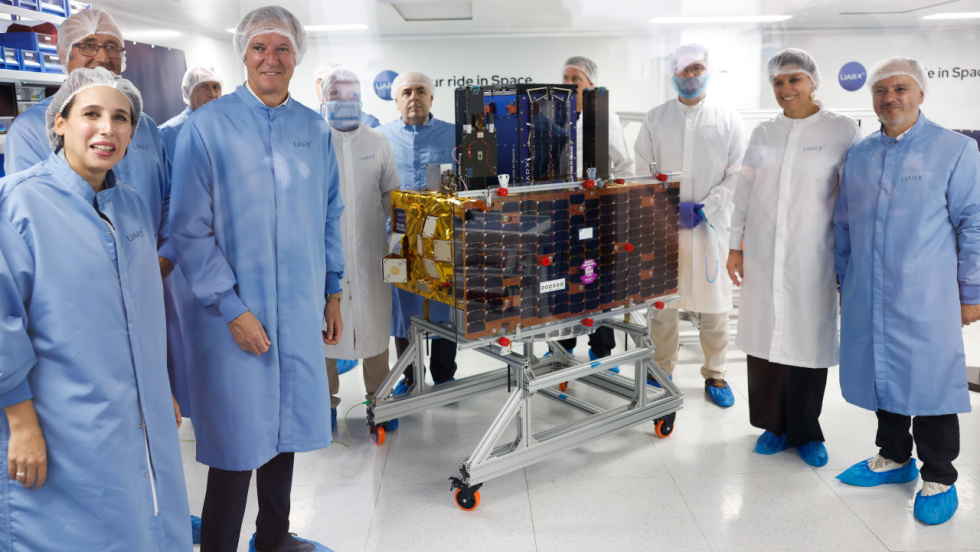 Rueda alaba el talento gallego ante el lanzamiento del primer vehículo español que moverá satélites