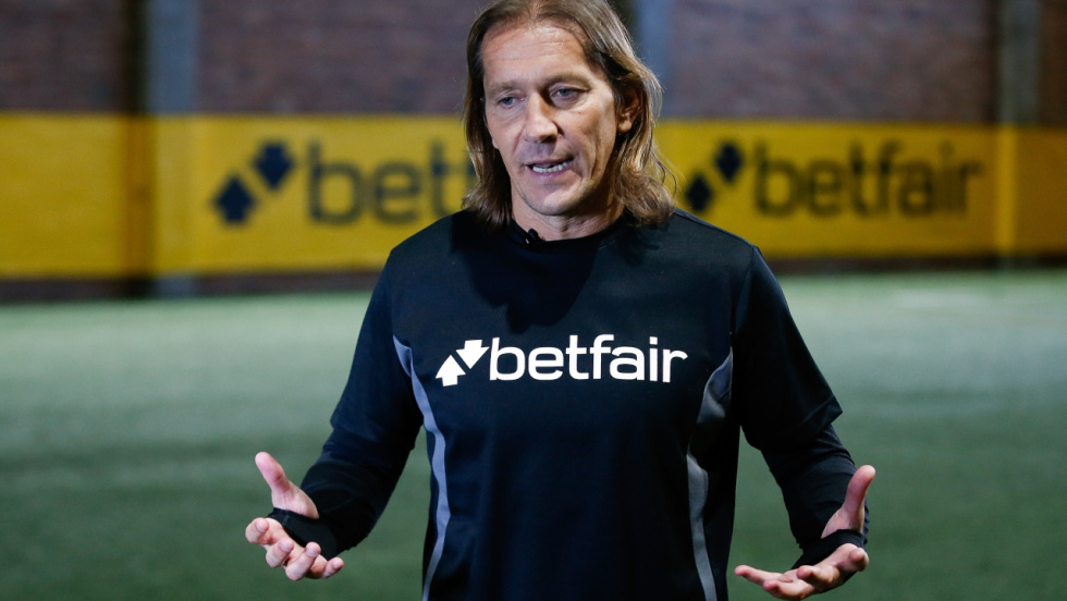 Míchel Salgado defiende a España: