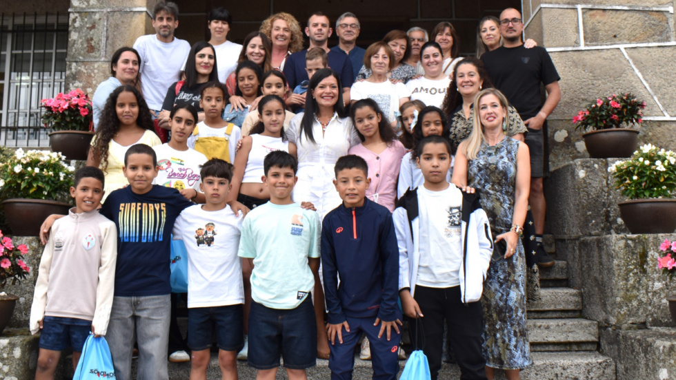 Mos recibe a los niños y niñas saharauis que pasarán el verano con familias de acogida