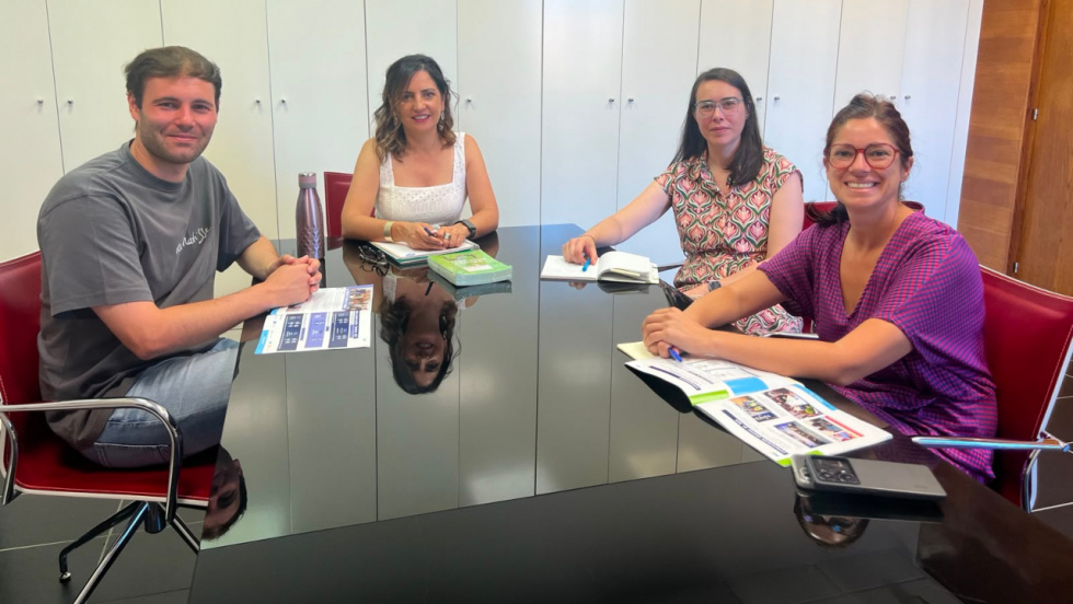 Arela busca familias de acogida para adolescentes en Tomiño y O Rosal