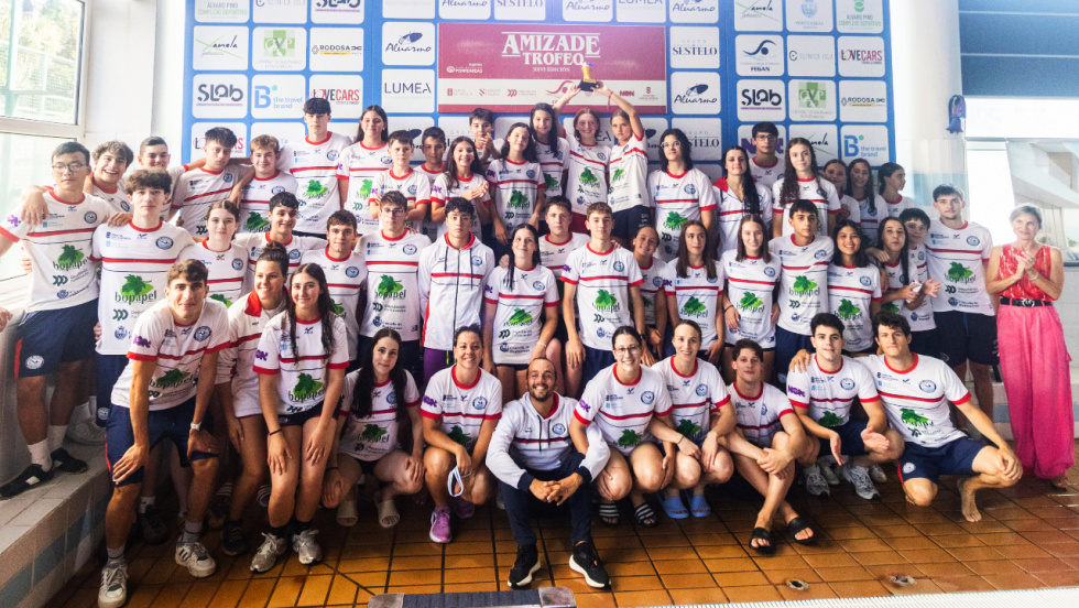 El Club Natación Ponteareas logra su séptimo título consecutivo en el Trofeo Amizade