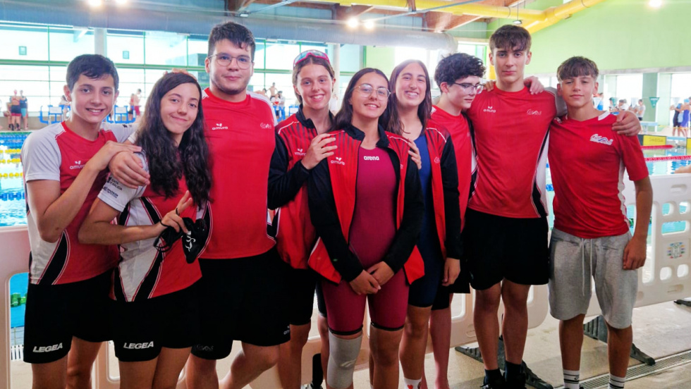 Seis medallas, cuatro títulos y dos récords autonómicos para el Club Natación Mos en un fin de semana sobresaliente