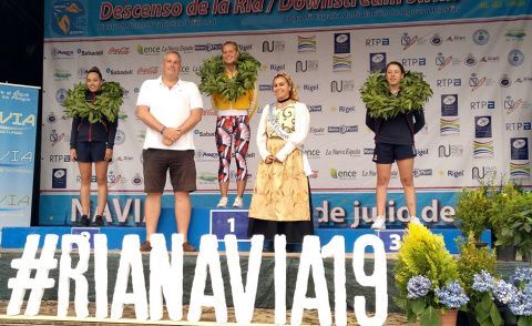 Podium. Andrea Dom&iacute;nguez (dcha).