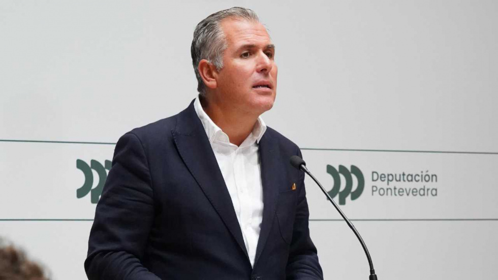 La Deputación reparte 866.000 euros en seis concellos para mejorar caminos y saneamiento