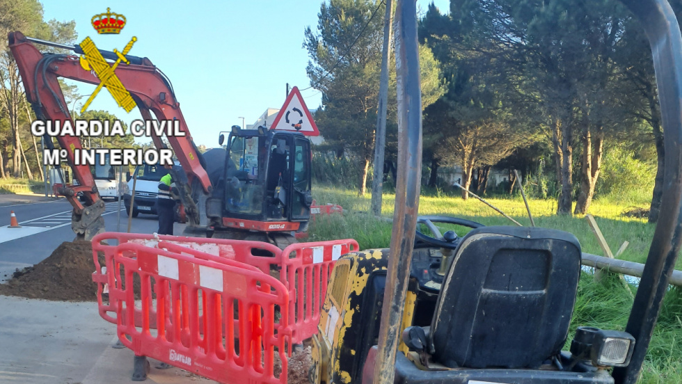 Investigan a cuatro responsables de unas obras en Sanxenxo por manipular tuberías con amianto