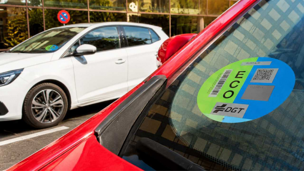 La etiqueta ambiental de la DGT ya es clave para circular por las ciudades