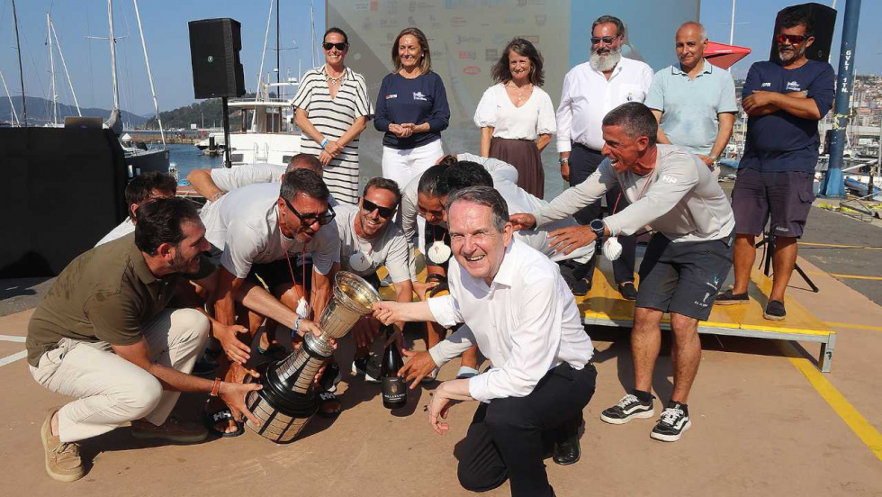 Vicente Cid se corona campeón de la Regata Rías Baixas con el Deep Blue