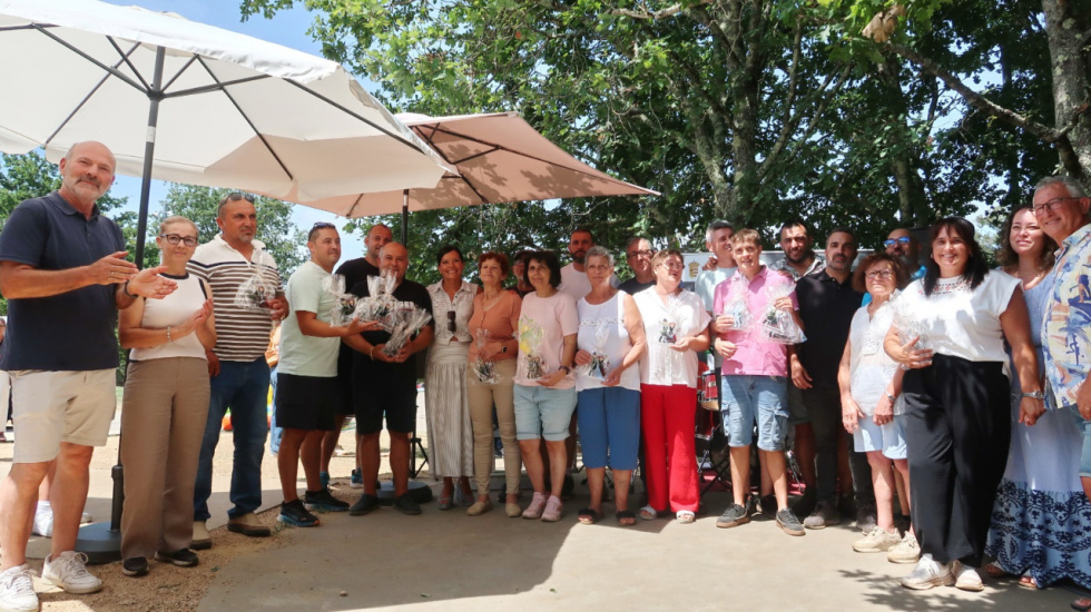 Torroso homenajea a las comisiones festivas en una multitudinaria xuntanza vecinal