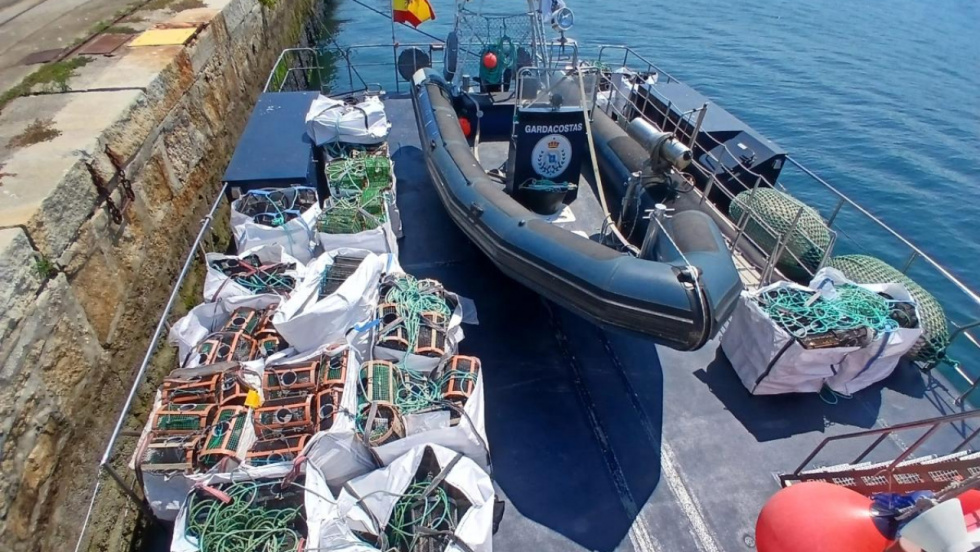 Decomisan 260 kilos de marisco y 656 artes ilegales en una semana en Galicia