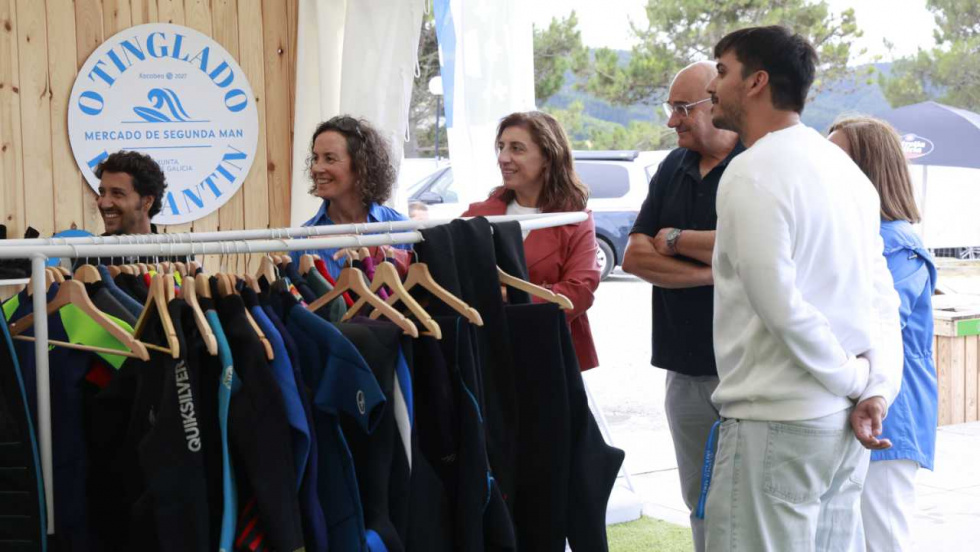 El surf de Pantín apuesta por la reutilización con un mercado de segunda mano