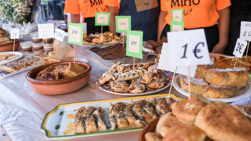 Tui celebra la Festa do Miño con gastronomía y música en la rúa Compostela