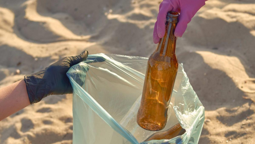 Una guía de buenas prácticas busca reducir los residuos en los arenales gallegos
