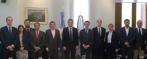 O presidente da Xunta, Alberto N&uacute;&ntilde;ez Feij&oacute;o, e a conselleira do Mar, Rosa Quintana, na reuni&oacute;n co ministro de Agricultura, Ganader&iacute;a y Pesca do Goberno arxentino, Luis Miguel Etchevehere, o subsecretario de Pesca, Juan B