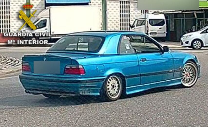 El veh&iacute;culo denunciado en la carretera O Porri&ntilde;o - Redondela