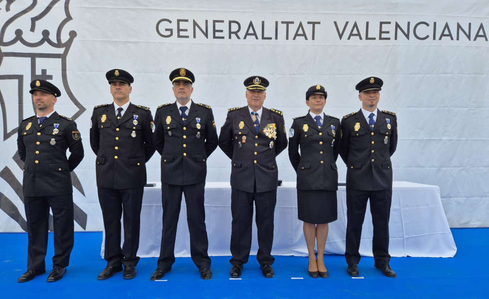 Los buzos de la Policía Nacional gallegos reciben la Medalla de Plata al Mérito Policial por su labor tras la DANA