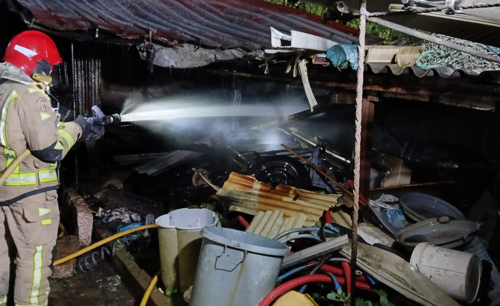 Un incendio calcina un galpón en Guizán