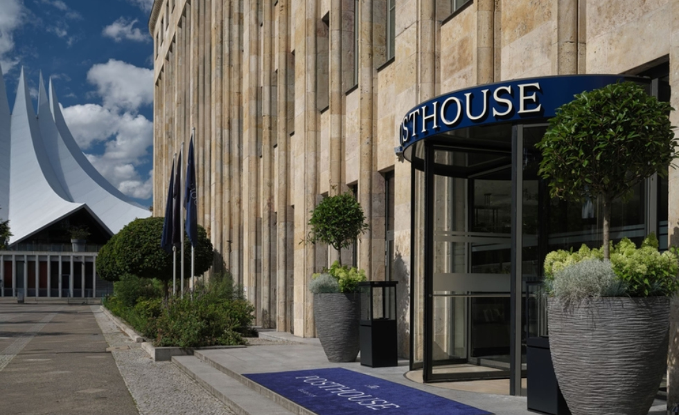 Berlin estrena hotel de lujo en un edificio histórico postal