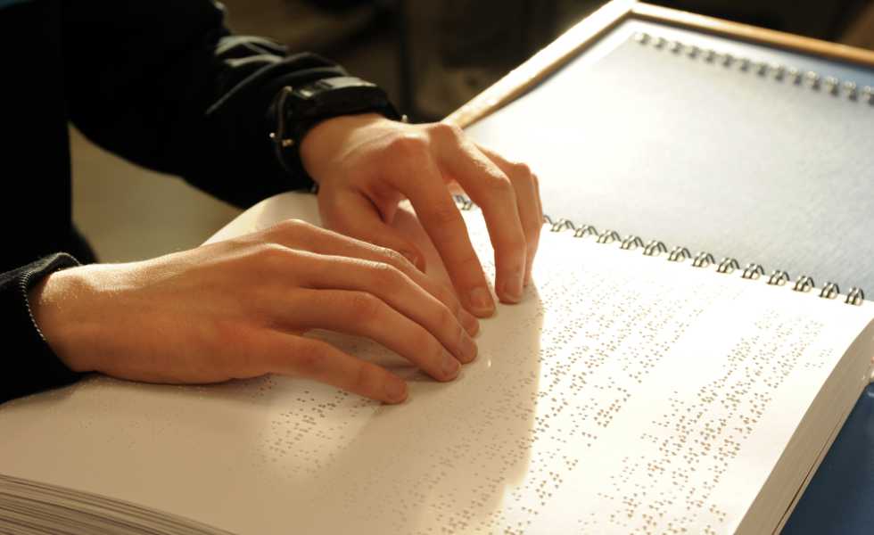 El braille, esencial para la vuelta al cole de 300 estudiantes ciegos en Galicia