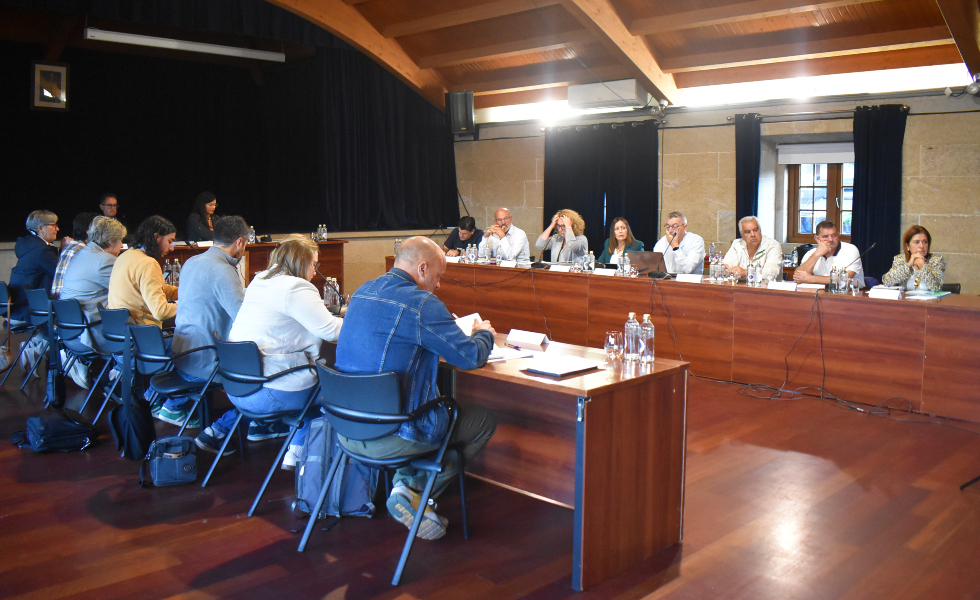 El Pleno de Mos exige un aula de educación especial en el CEIP Mestre Martínez