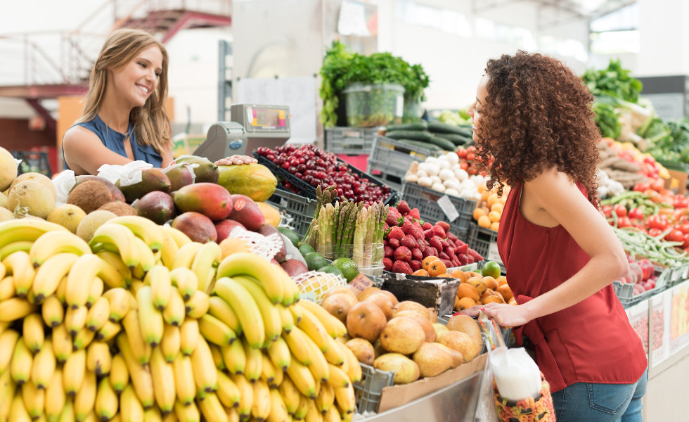 Los españoles priorizan las ofertas sobre la salud, pese a demandar comida sana