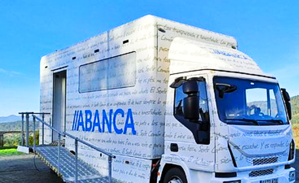 ABANCA retira los vigilantes de seguridad de sus oficinas móviles en Galicia