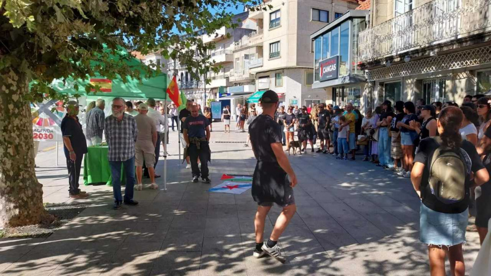 VOX denuncia amenazas de muerte en su mesa de Cangas