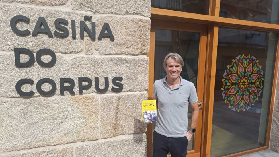 Ponteareas reúne a las leyendas del ciclismo en la presentación de 'El camino del ciclista'