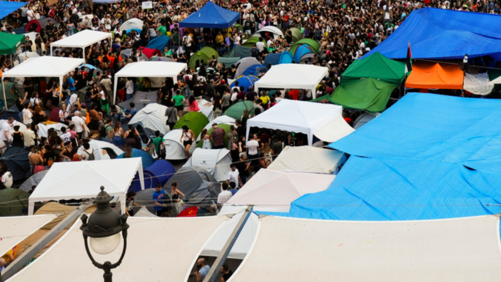 Acampar en la Puerta del Sol: entre el derecho a protestar y la ocupación