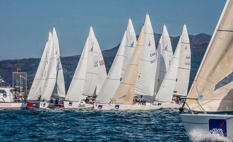 Los J80 en una de las salidas de la Liga de Otoño AXA J80 de 2017. /&copy; Rosana Calvo