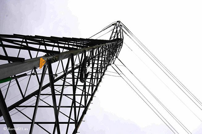 A liña pola que circularán máis de 400.000 voltios, pasará moi preto de vivendas da parroquia nevense de Vide / Imaxe Xornal21