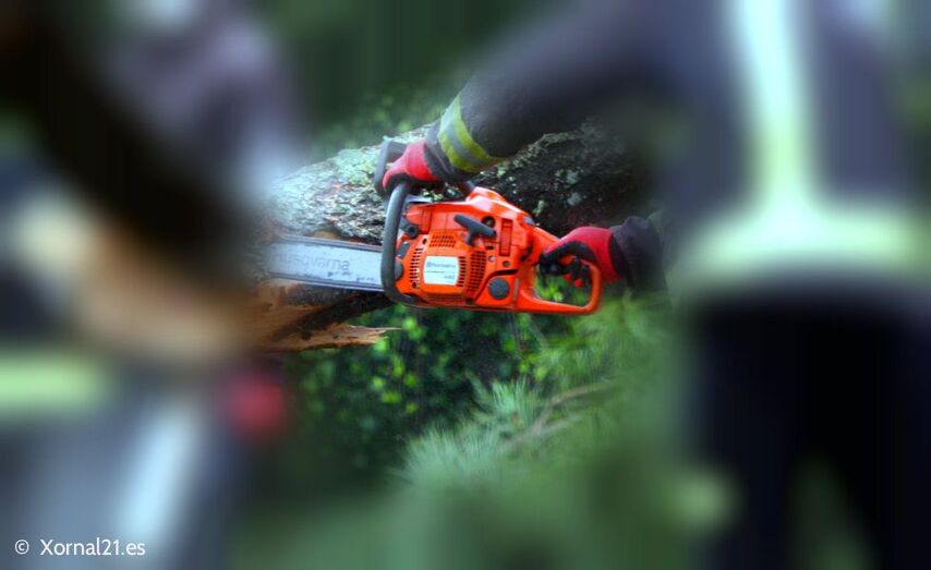 Imaxe da intervenci&oacute;n dos equipos de emerxencia durante un temporal