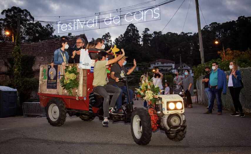 "Un momento do desfile de chimp&iacute;ns, na &uacute;ltima edici&oacute;n do Festival de Cans celebrada en Setembro" Foto: Alberto P&eacute;rez Barahona