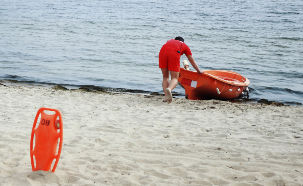 En Redondela, a mediados del mes de agosto, se hicieron p&uacute;blicas las deficiencias y las condiciones precarias que los socorristas enfrentaron  |Image licensed by &copy; Ingram Image