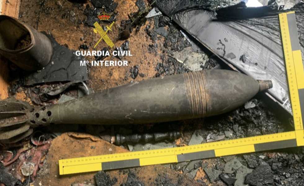 Una bomba de la Guerra Civil oculta entre las cenizas de un incendio en Cambados