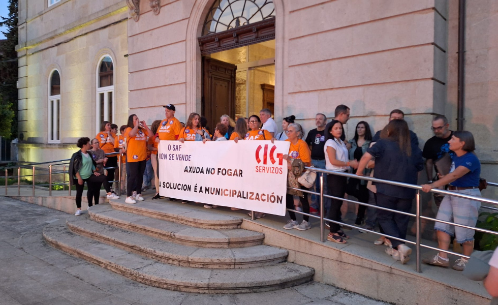 Suspendido el pleno de Ponteareas tras altercados con trabajadoras del SAF