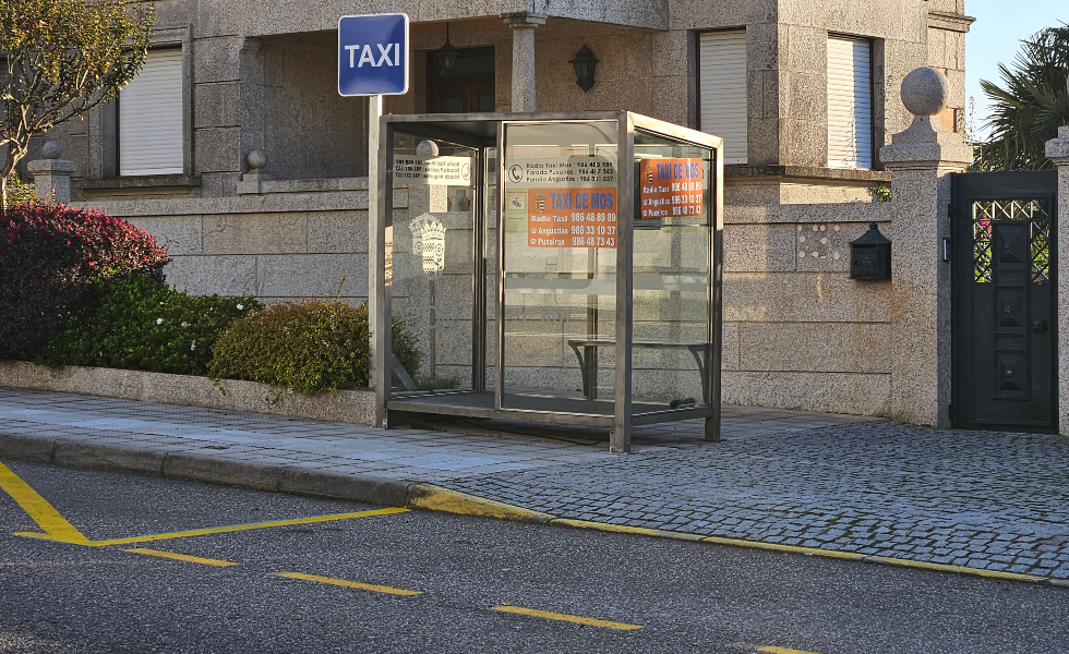 La parada de taxis de Puxeiros cambia de ubicación debido a las obras de urbanización