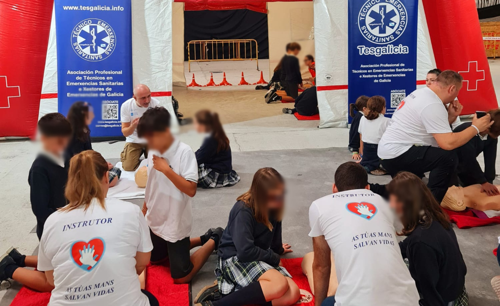 Ponteareas enseña a salvar vidas en una jornada masiva de reanimación cardiopulmonar