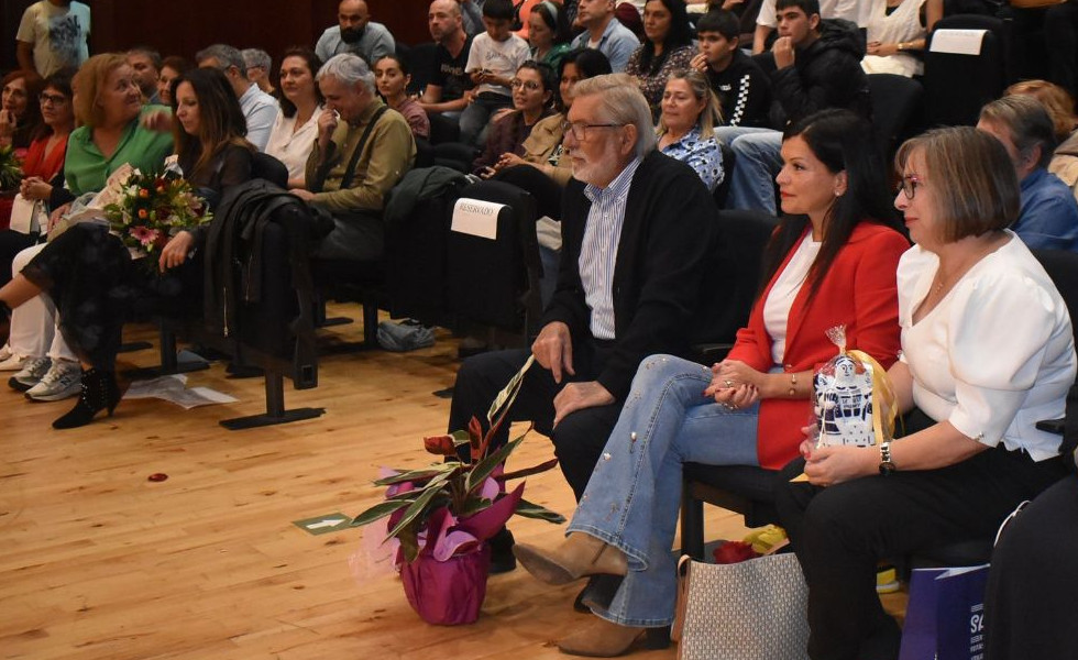 El IES de Mos cierra su 30 aniversario con un emotivo homenaje a tres décadas de legado educativo