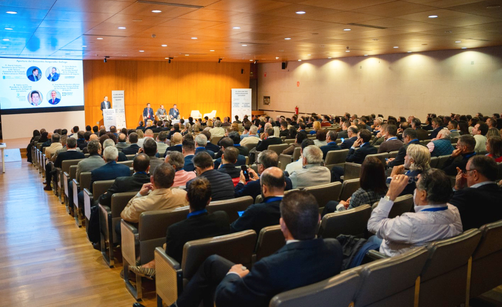 Casi 400 expertos galvanizan el futuro del seguro gallego en Santiago