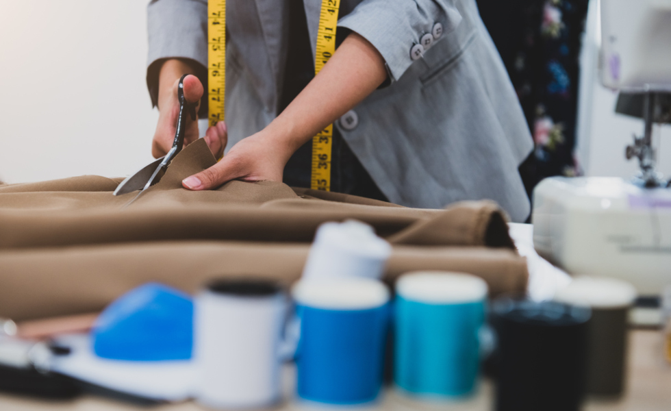 Mos impulsa la moda sostenible con un taller de reparación y reutilización textil