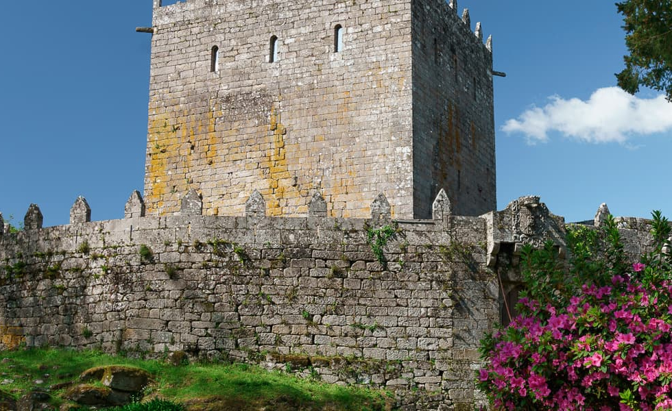 Inician las obras de mejora en los castillos de Soutomaior y Sobroso con 1,9 millones