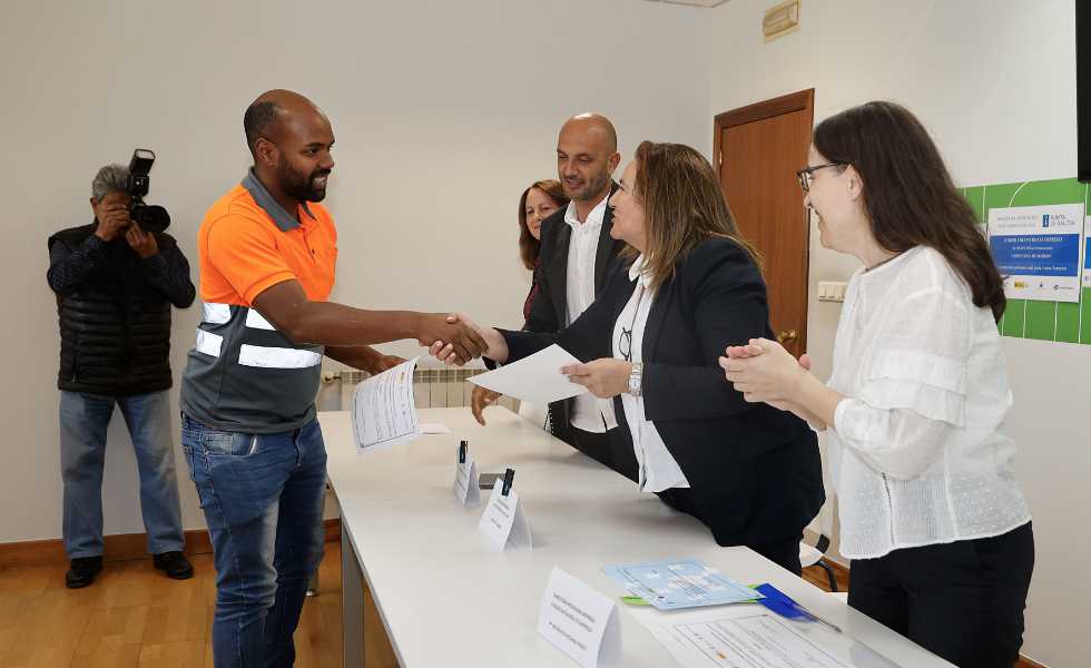 Jóvenes porriñeses reparan espacios públicos mientras se forman para el empleo