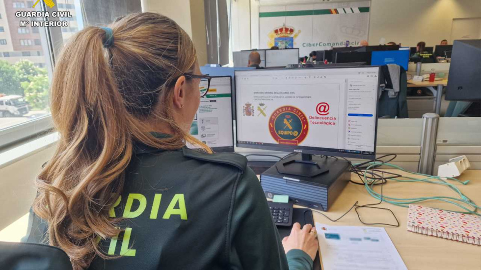 La Guardia Civil esclarece una estafa por la compra de una cámara online