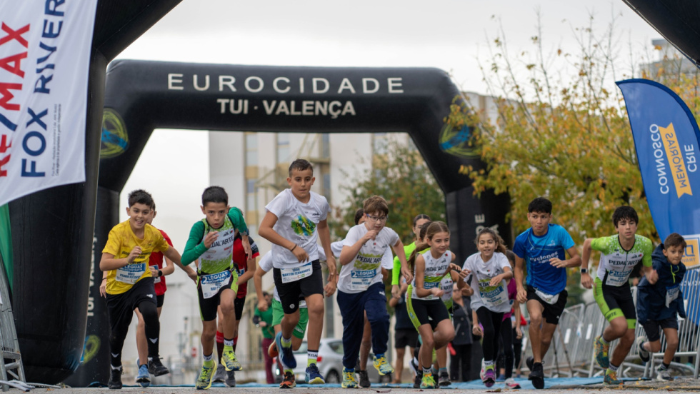 Casi 300 atletas correrán entre Tui y Valença el domingo 25
