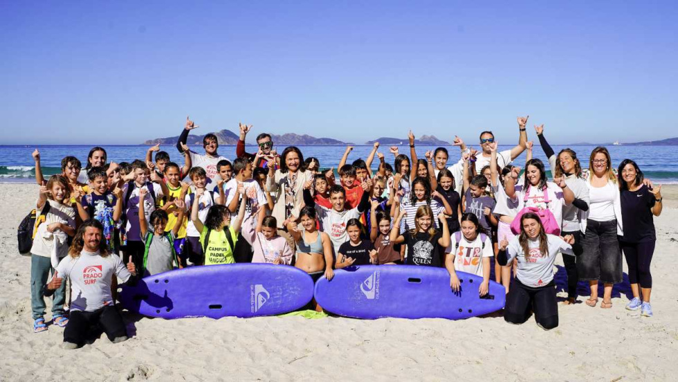 Surf y senderismo para 600 escolares en el Camiño da Costa