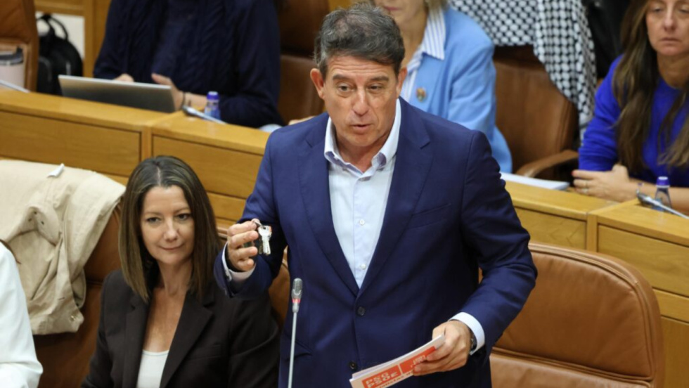 Besteiro acusa a Rueda de dejar a 36.500 familias sin piso público