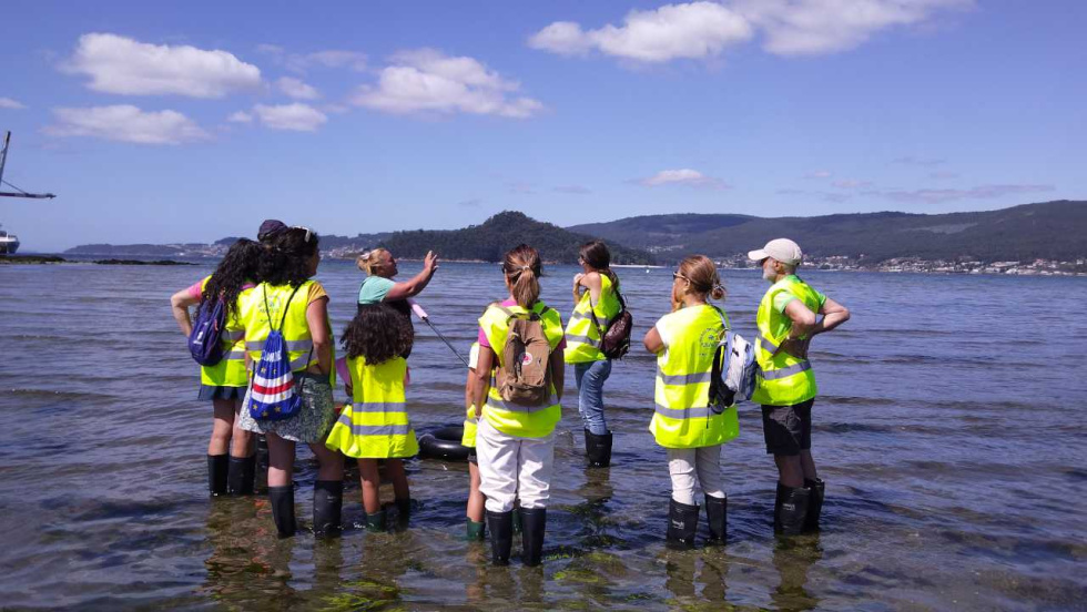 Awaves cierra con 1.200 participantes sus talleres de marisqueo